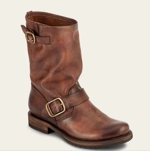 I ACCEPT OFFERS! Frye Veronica Short Boot. WMNS 7. Great Condition!